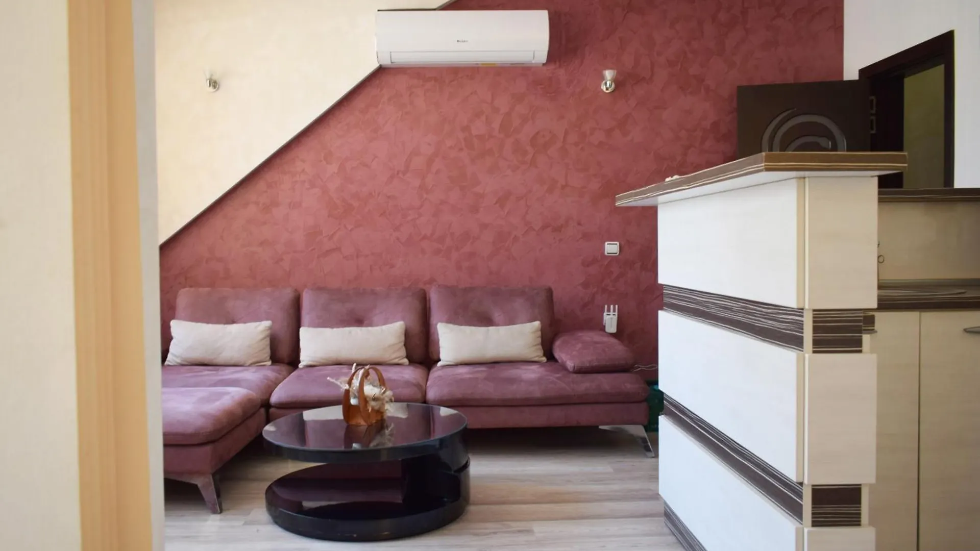 בורגאס Apartment With 2 Bedrooms And Parking Near The Beach